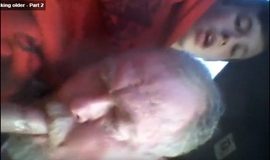 Vídeo Real de Vovô pagando boquete para o neto dentro do carro