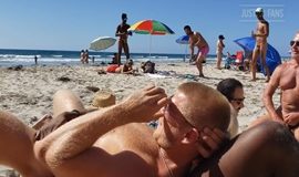 Logan Stevens dando o rabo na praia na frente de todo mundo