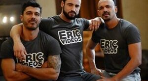 Alexandro Cabrera, Damien B, Lobo Carreira – Helping a lost tourist