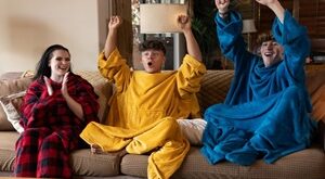 Drake Von, Hunter Coxs and Em Indica in Bisexual Movie Night