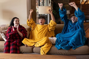 Drake Von, Hunter Coxs and Em Indica in Bisexual Movie Night