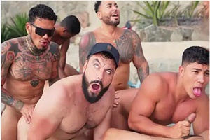 12 Caninos Pool Party