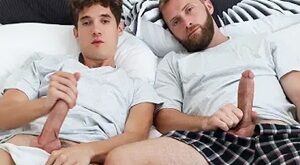 Andy Adler e Peter Pean – Sem praias, sem piscinas, a bunda do seu padrasto são suas férias