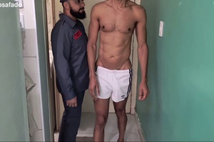 Bombeiro do condomínio virou putinha