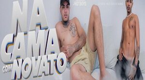 Na cama com o novinho