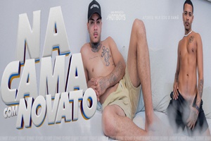 Na cama com o novinho