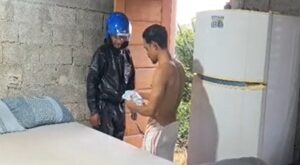 Comendo o entregador do Marcdo Livre