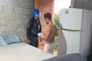 Comendo o entregador do Marcdo Livre