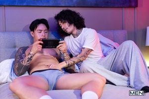 Ocean Hanx & Titus Low – Cum And Get It