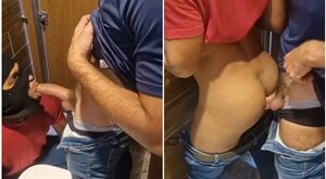 O cara estava olhando fixamente para o meu pau no banheiro