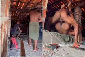 Recebi o encanador só de toalha