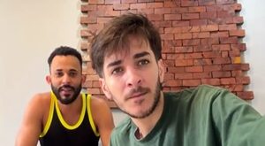 Novinho detona rabo de passivo dotado 22cm