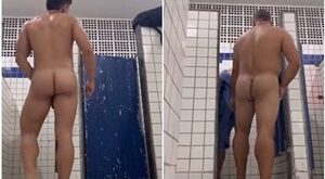 Ator porno nordestino fazendo sexo no banheiro da academia
