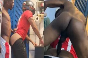 Motoboy passivo dando o rabo pro cliente